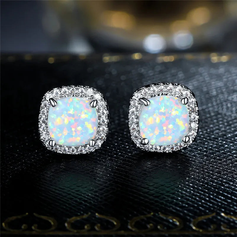 Elegante Zilveren Oorbellen met Witte Vuuropaal